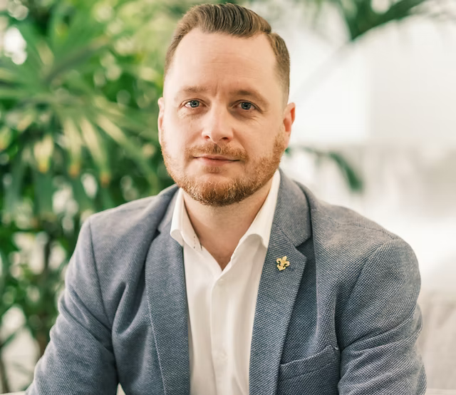 Bestselling Author Daniel Rolph Announces Hidden Paths, Sequel to Global Hit Shattered Paths